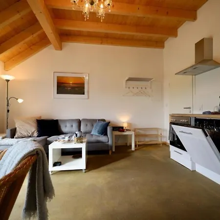 Neu! 4 Sterne Soemmerland * إِزينتْس