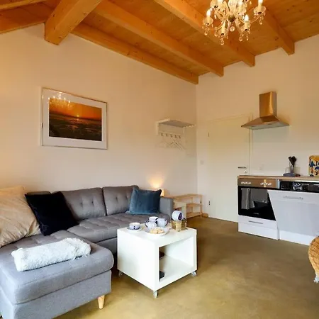 Neu! 4 Sterne Soemmerland * إِزينتْس