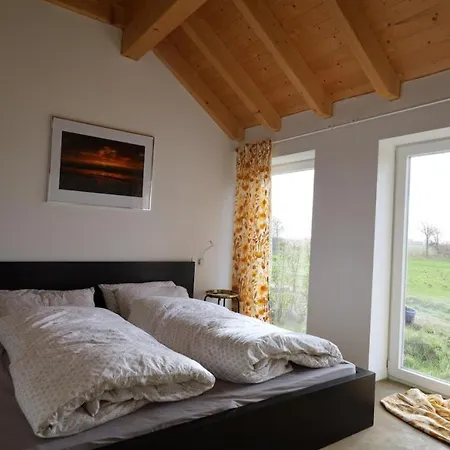 Neu! 4 Sterne Soemmerland * إِزينتْس